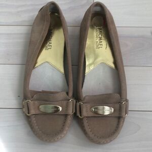 Michael Kors Women's Buckle Logo Suede Mocassin Flats Shoes Beige Tan Size 6M